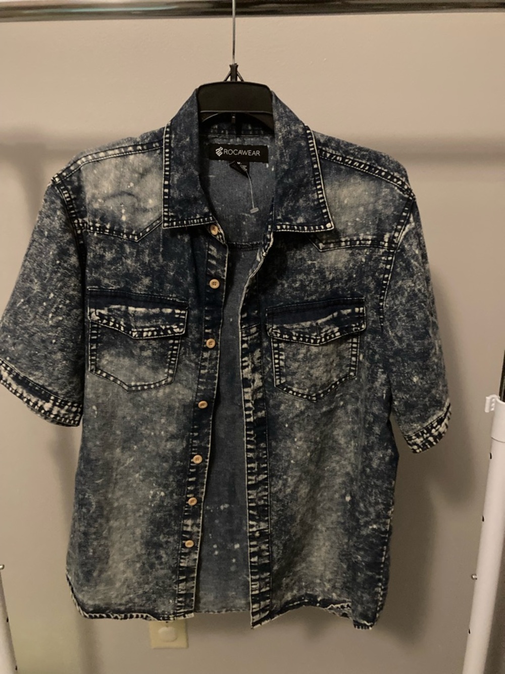 Y2K Rocawear Men’s Medium Acid Wash Short Sleeve Denim Shirt - Blue
